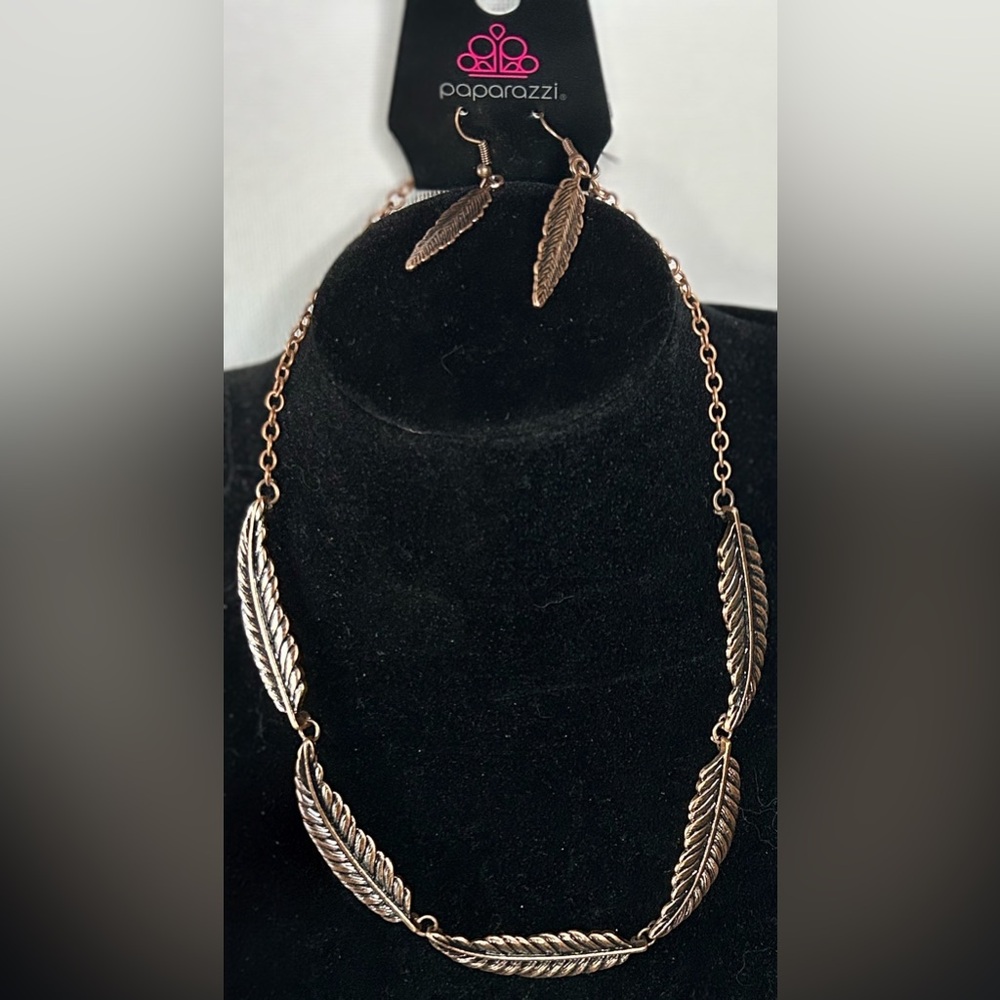 Paparazzi Gold Feather Necklace Set